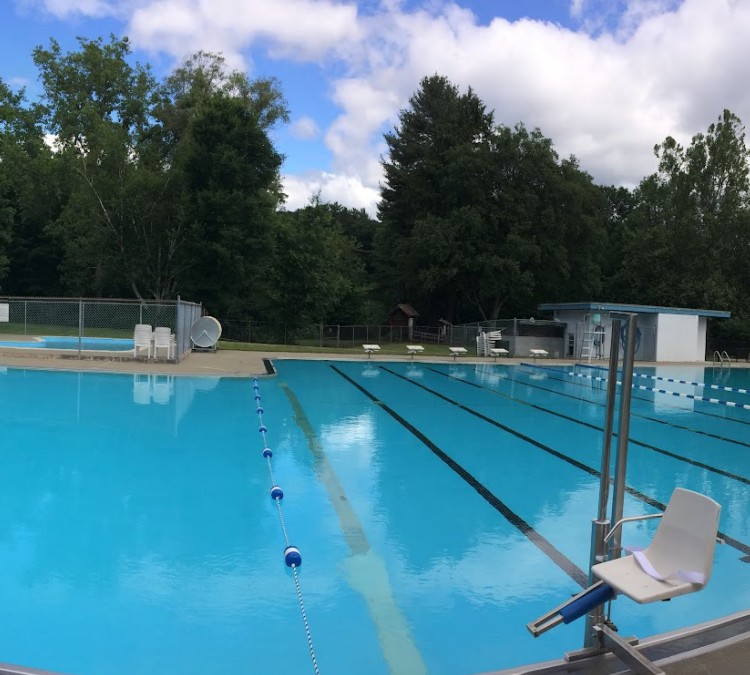 living-memorial-park-swimming-pool-photo